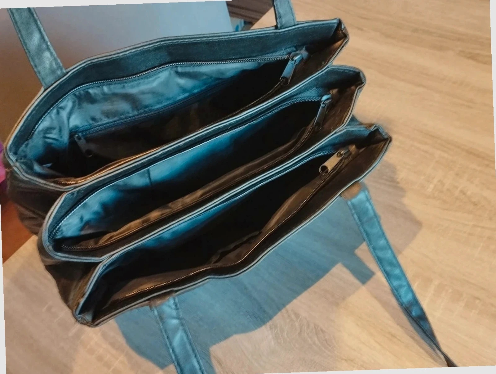 Sac à main pour dame. Couleur noire – photo 3
